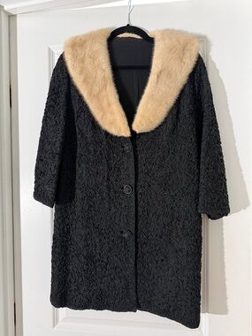 Vintage Black Textured Coat with Beige Fur Collar - Women's Jacket